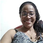 Docente en clases remota a niños